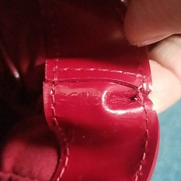 Lous Vuitton Vernis Wilshire PM Pomme D'amour - Picture 11 of 16